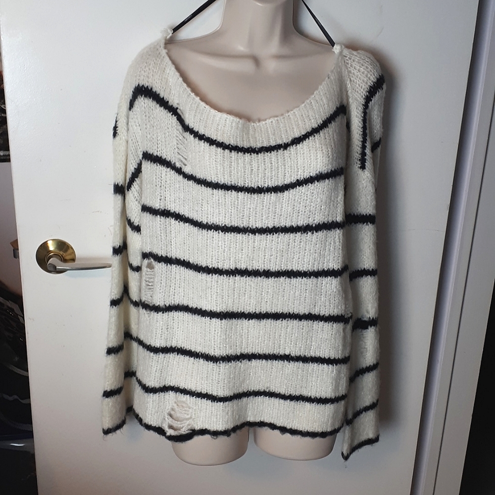 *NEW* FOREVER 21 Women's Black & White Striped Distressed Knit Sweater Small